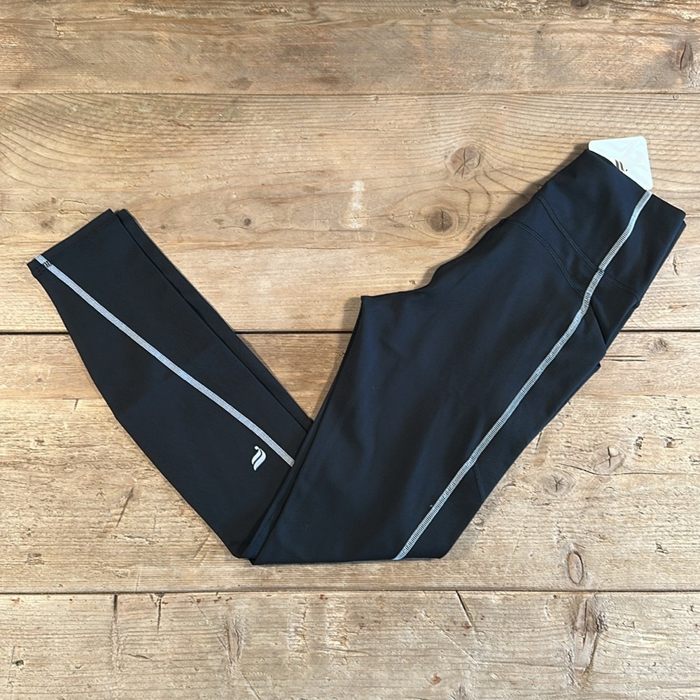 NWT- Fabletics PureLuxe HW Pocket Full length Legging -BLACK/CLASSIC WHITE (27”) - Picture 6 of 10